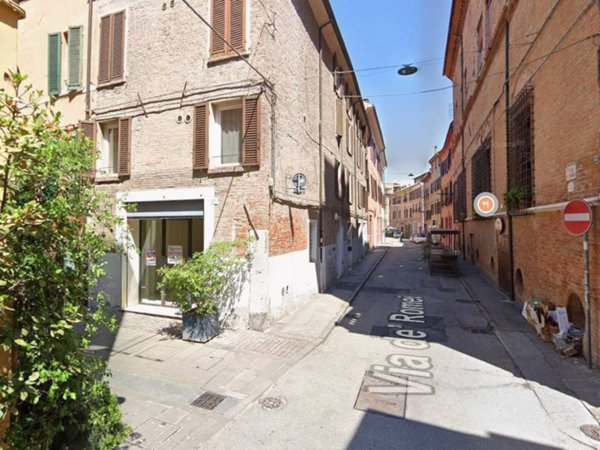 negozio in affitto a Ferrara in zona Centro Storico