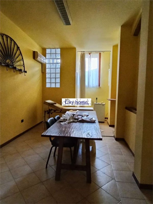 trivano in affitto a Ferrara in zona Centro Storico