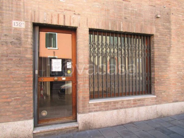 negozio in affitto a Ferrara in zona Centro Storico