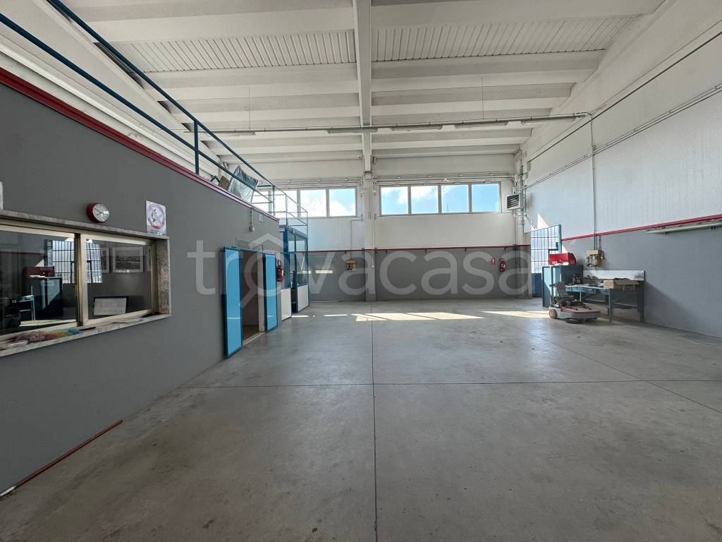 locale commerciale in affitto a Ferrara in zona Centro Storico