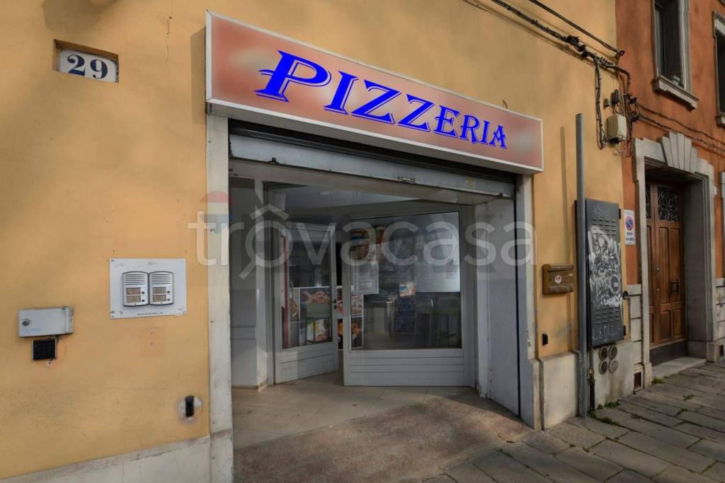 locale commerciale in affitto a Ferrara in zona Centro Storico