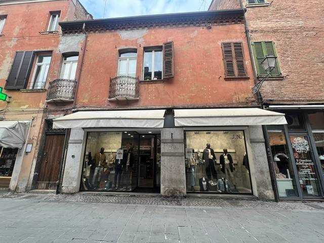 negozio in affitto a Ferrara in zona Centro Storico