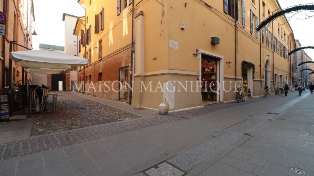 negozio in affitto a Ferrara in zona Centro Storico