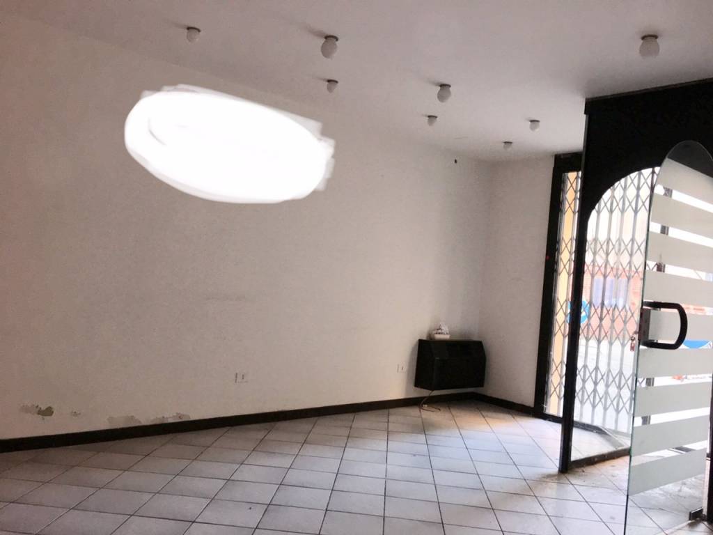 negozio in affitto a Ferrara in zona Centro Storico