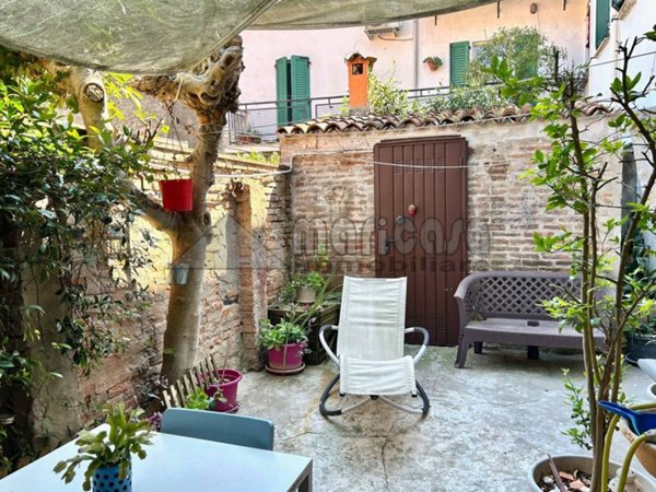 appartamento in affitto a Ferrara in zona Centro Storico