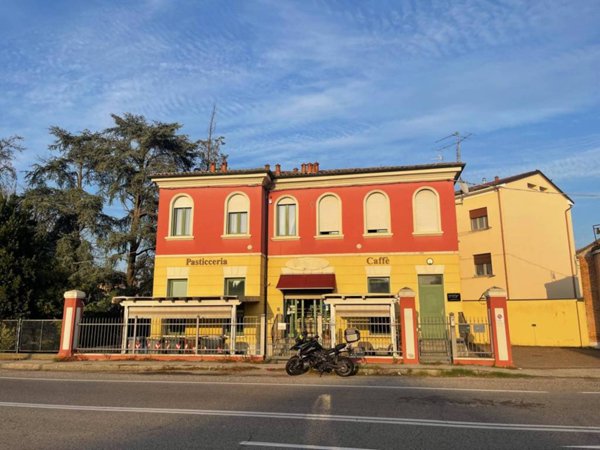 negozio in affitto a Ferrara in zona Casaglia
