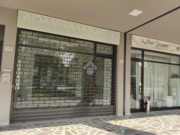 locale commerciale in affitto a Ferrara