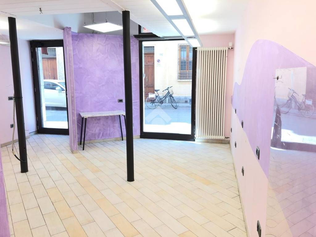 negozio in affitto a Ferrara in zona Centro Storico