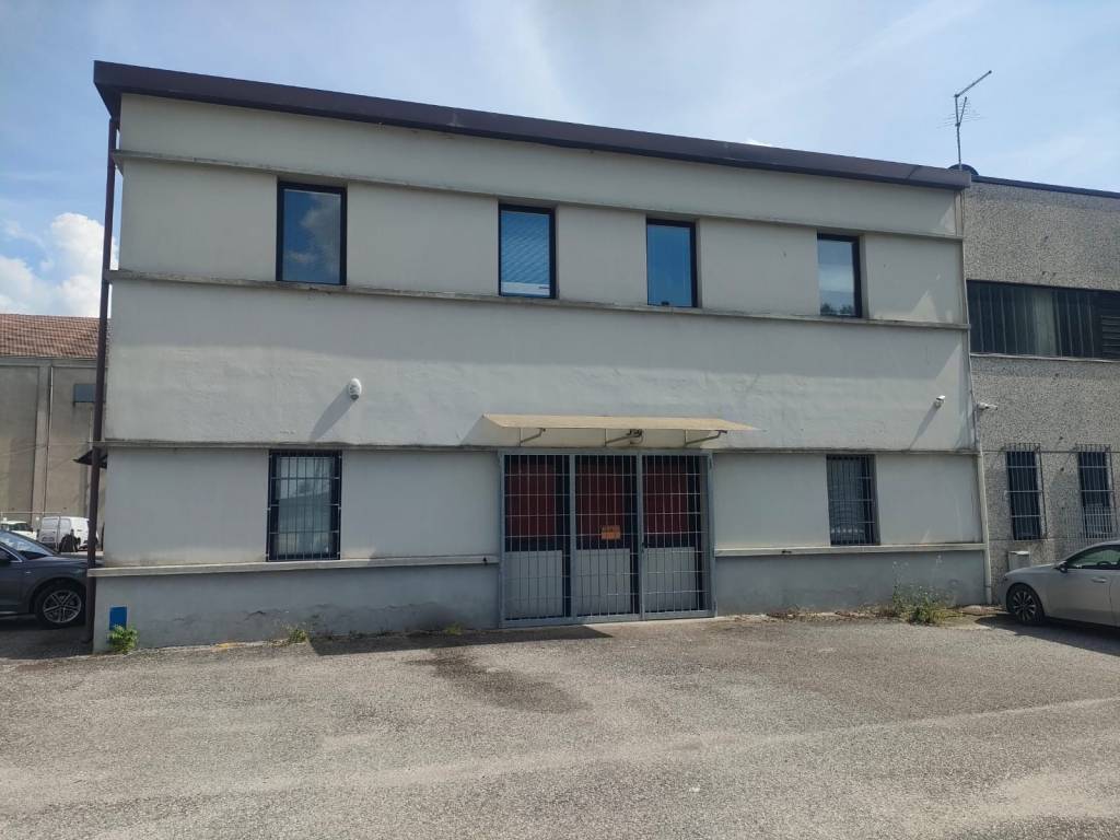 negozio in affitto a Ferrara