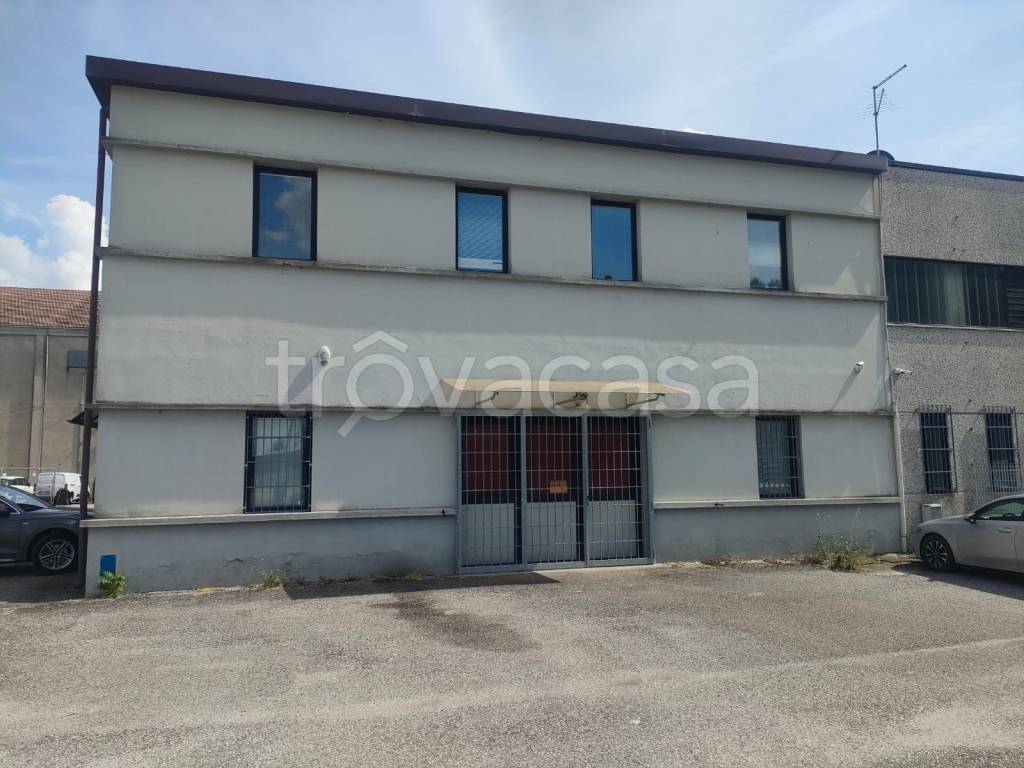 negozio in affitto a Ferrara