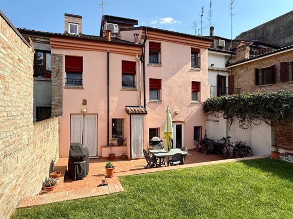 casa indipendente in affitto a Ferrara