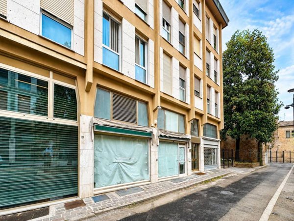 negozio in affitto a Ferrara in zona Centro Storico