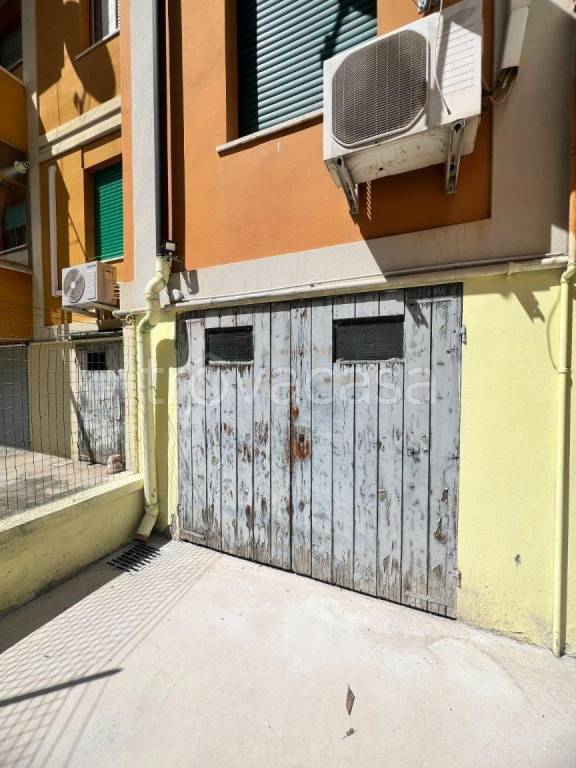 box auto in affitto a Ferrara in zona Doro