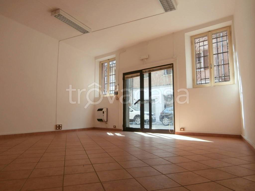 locale commerciale in affitto a Ferrara in zona Centro Storico
