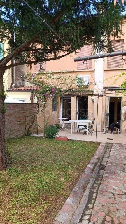 casa indipendente in affitto a Ferrara in zona Centro Storico