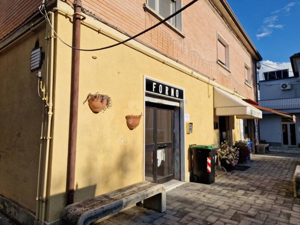 negozio in affitto a Voghiera in zona Voghenza