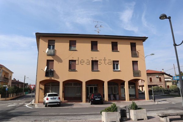 negozio in affitto a Terre del Reno
