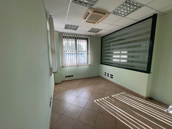ufficio in affitto a Terre del Reno in zona Sant'Agostino