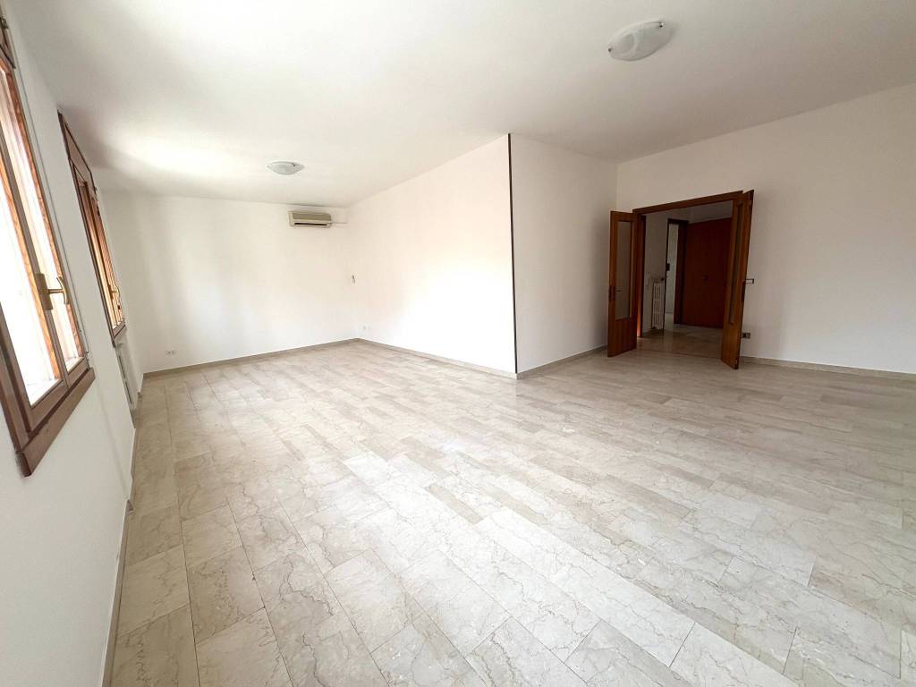 appartamento in affitto a Terre del Reno in zona Mirabello