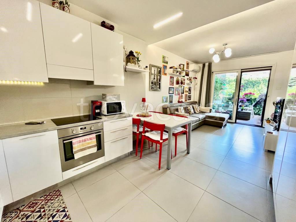 appartamento in affitto a Terre del Reno in zona Mirabello