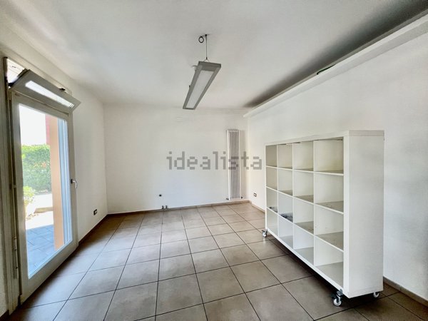 ufficio in affitto a Terre del Reno in zona Sant'Agostino