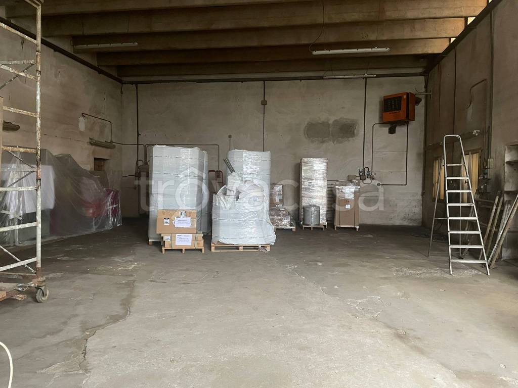 locale commerciale in affitto a Castel Bolognese