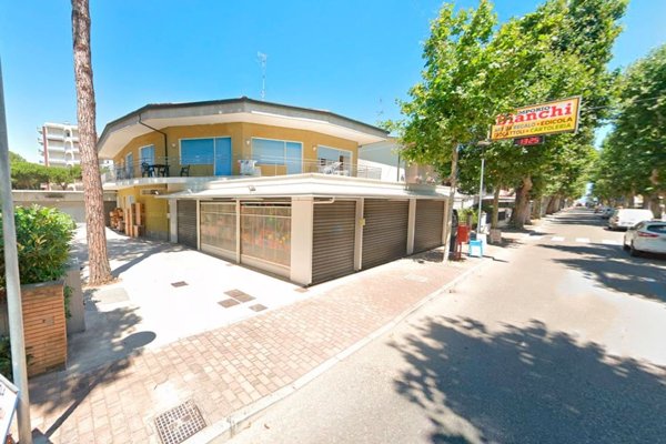 locale commerciale in affitto a Cervia