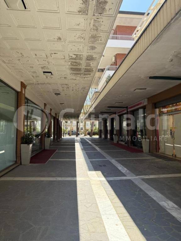 negozio in affitto a Cervia in zona Milano Marittima