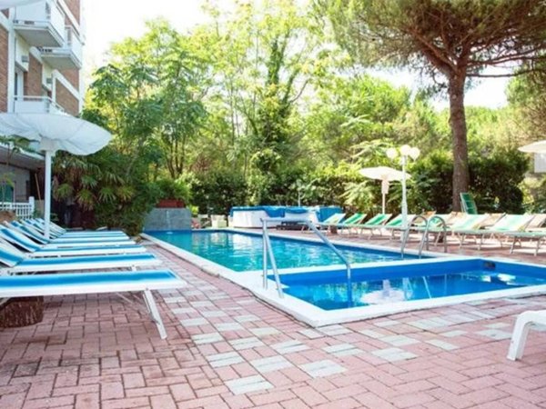 intera palazzina in affitto a Cervia in zona Milano Marittima