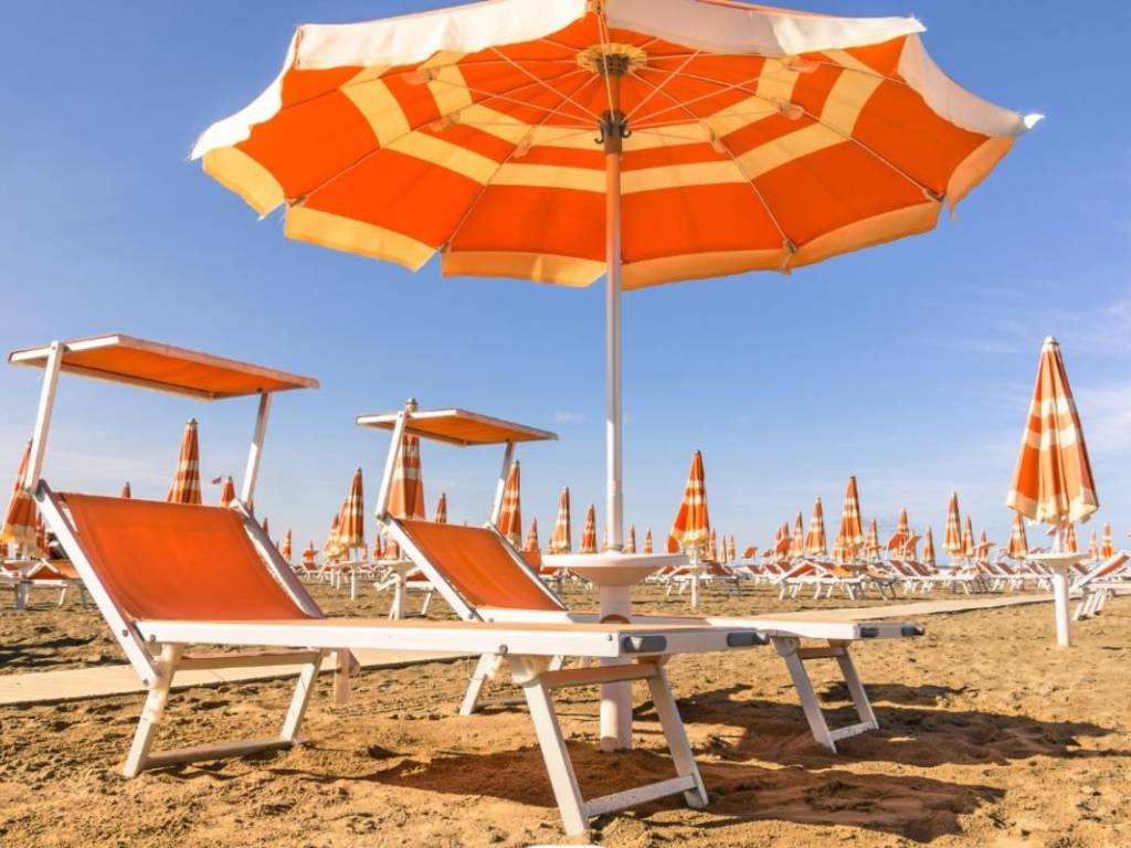negozio in affitto a Cervia in zona Pinarella