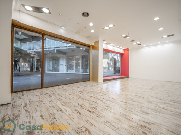 negozio in affitto a Cervia in zona Milano Marittima