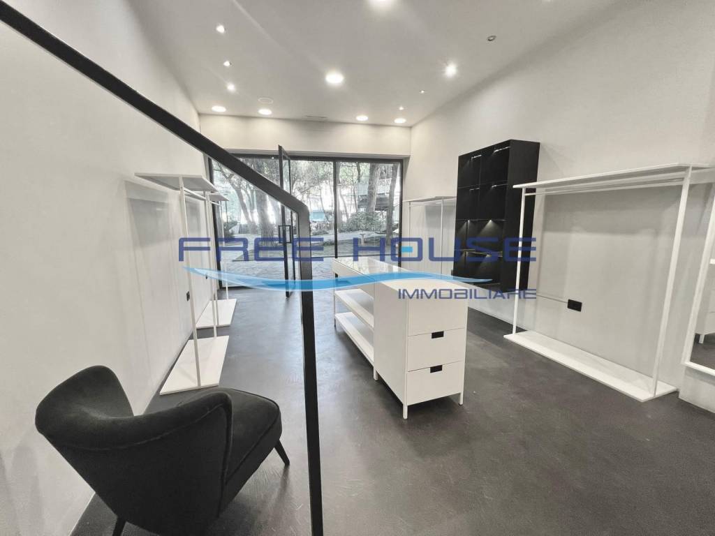 negozio in affitto a Cervia in zona Milano Marittima