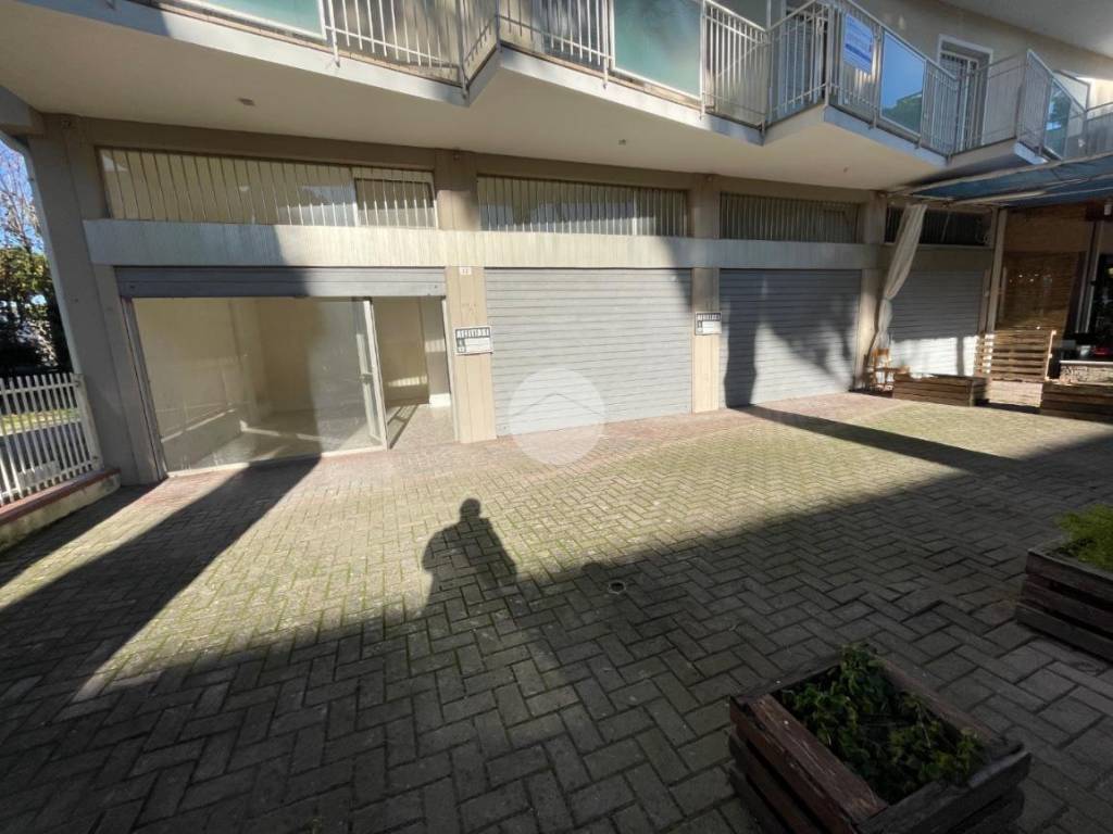 locale commerciale in affitto a Cervia
