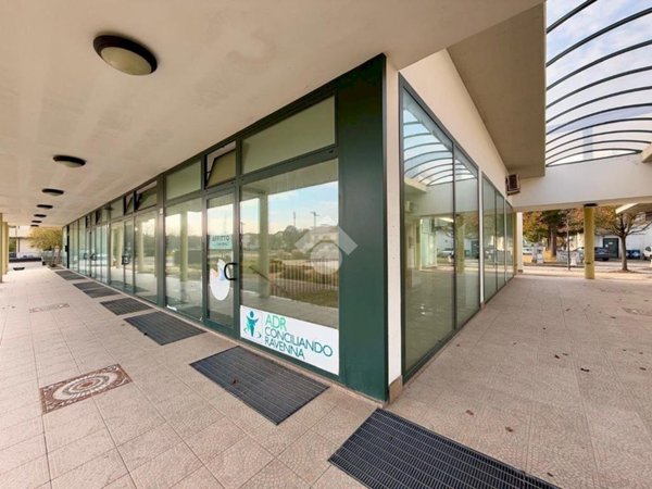 locale commerciale in affitto a Cervia in zona Pinarella