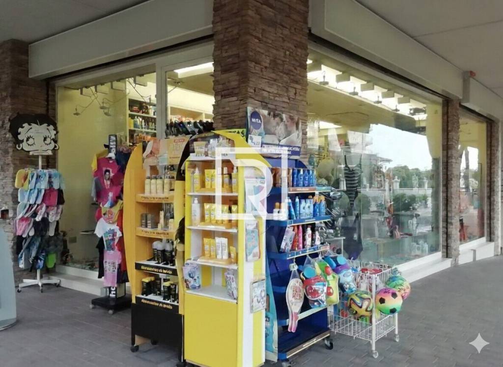 negozio in affitto a Cervia in zona Milano Marittima