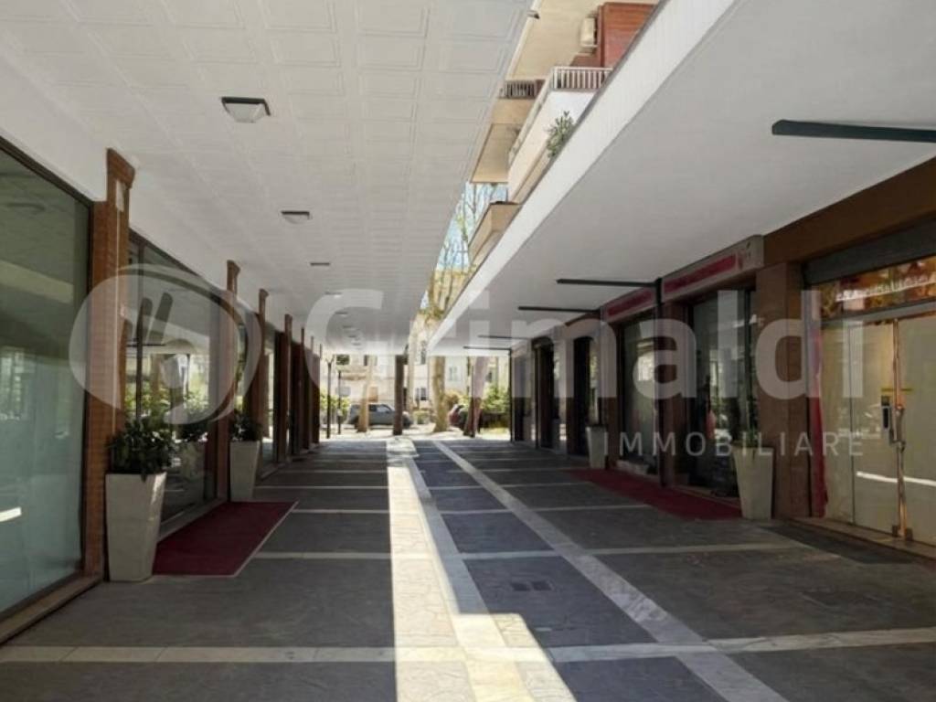 negozio in affitto a Cervia in zona Milano Marittima