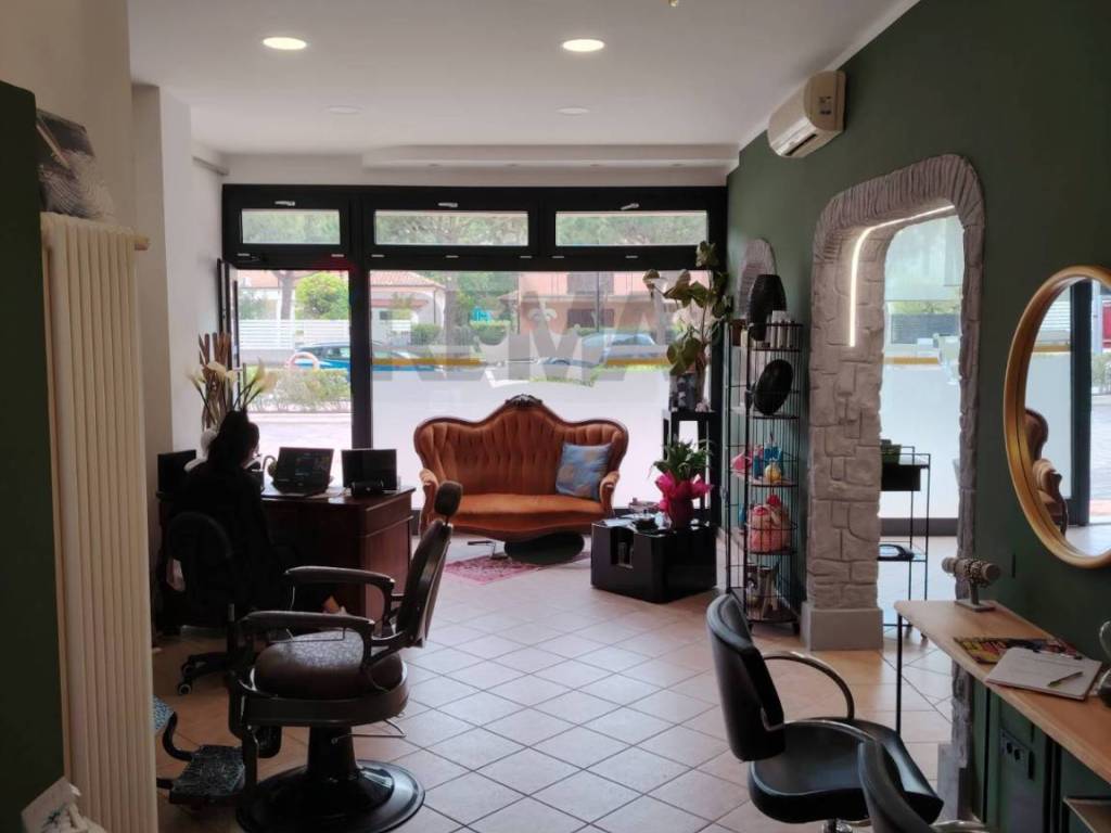 negozio in affitto a Cervia in zona Milano Marittima