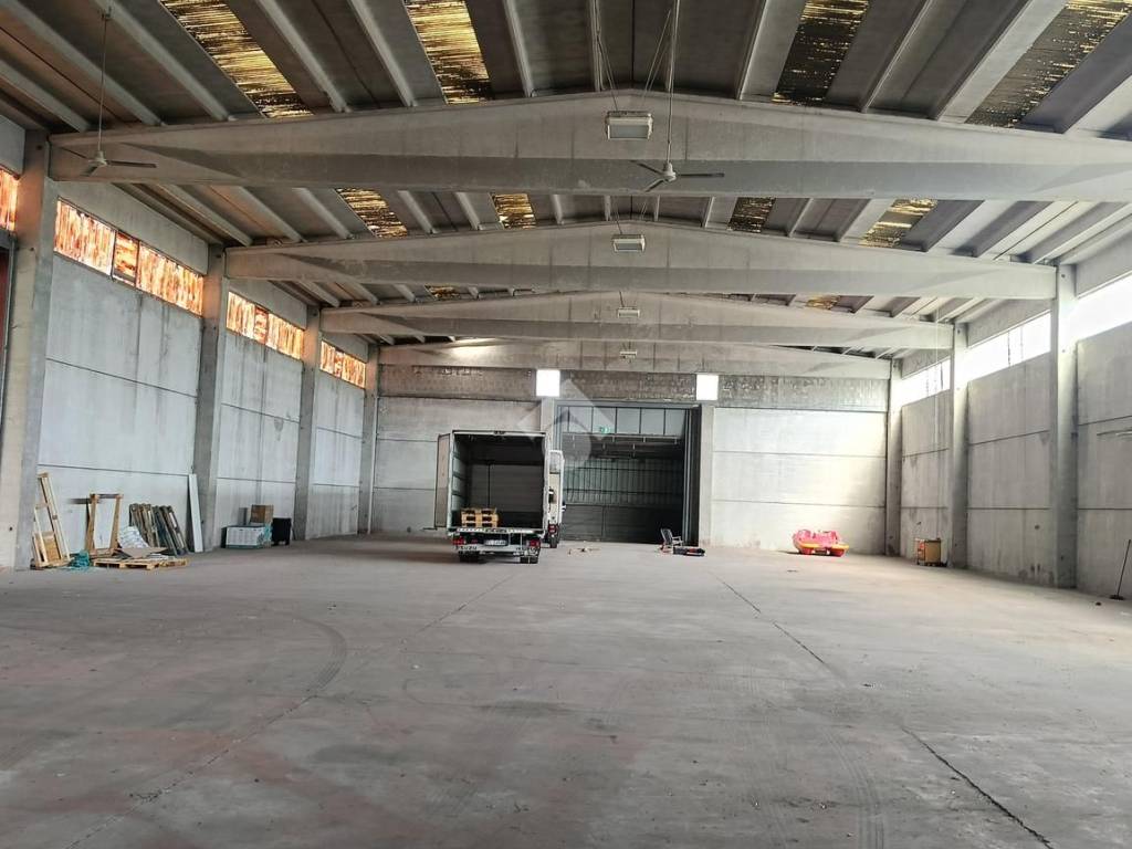 locale commerciale in affitto a Cervia in zona Montaletto