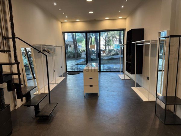 locale commerciale in affitto a Cervia in zona Milano Marittima