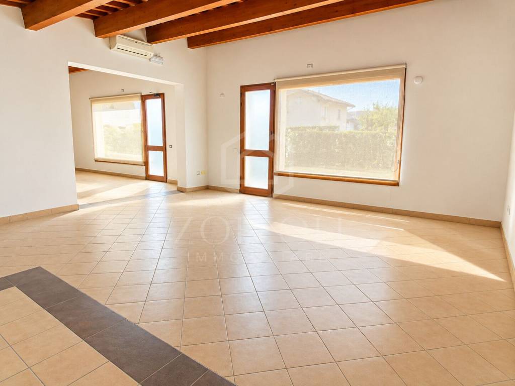 negozio in affitto a Cervia in zona Castiglione di Cervia