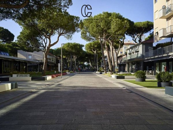 negozio in affitto a Cervia in zona Milano Marittima