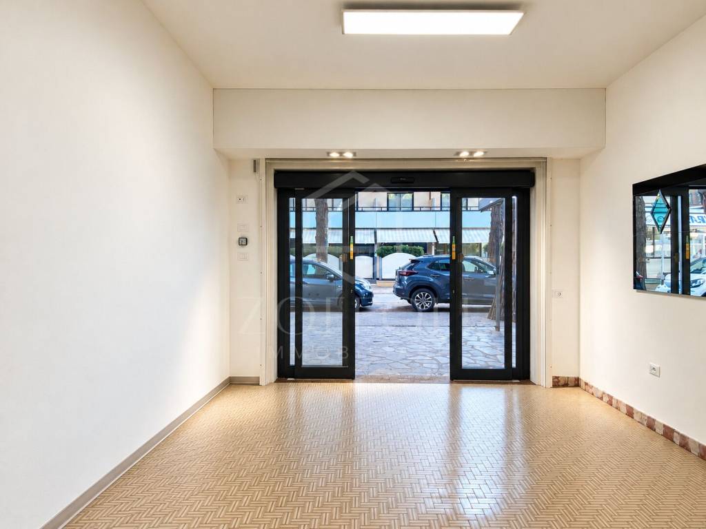 negozio in affitto a Cervia in zona Pinarella