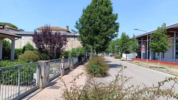 locale commerciale in affitto a Conselice