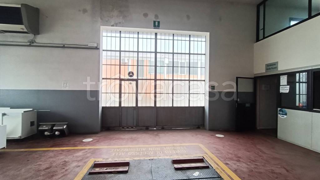 locale commerciale in affitto a Faenza