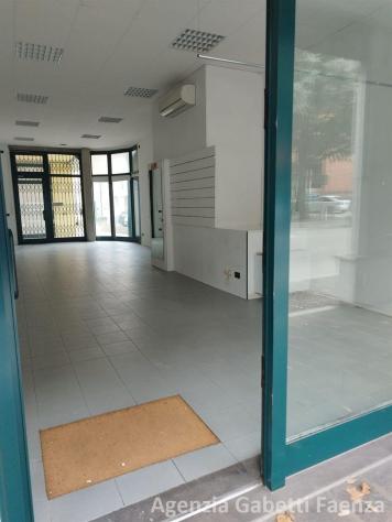 negozio in affitto a Faenza in zona Centro Storico