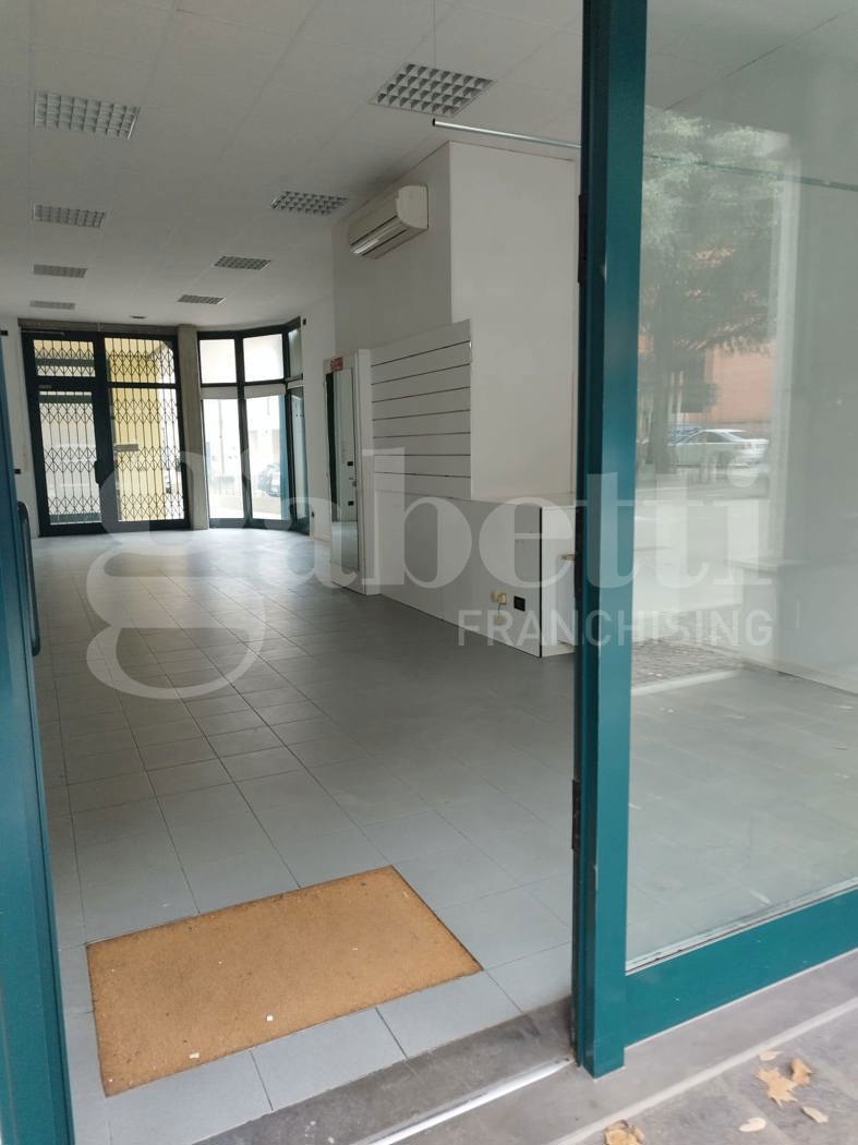 negozio in affitto a Faenza in zona Centro Storico