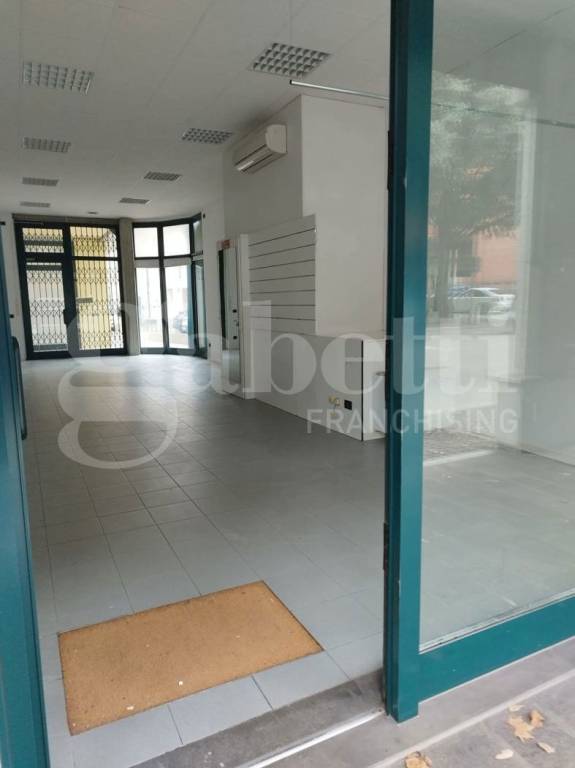 negozio in affitto a Faenza in zona Centro Storico