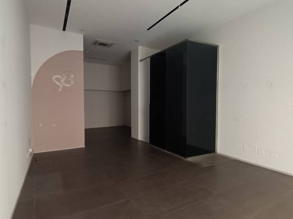 negozio in affitto a Faenza