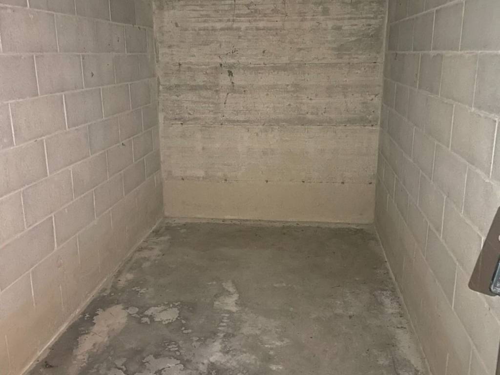 locale commerciale in affitto a Faenza