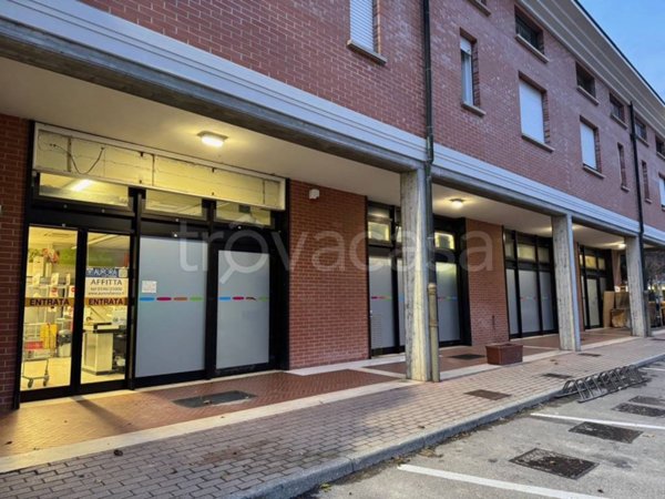 negozio in affitto a Faenza in zona Reda